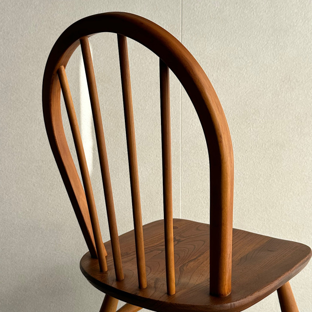 アーコールの椅子