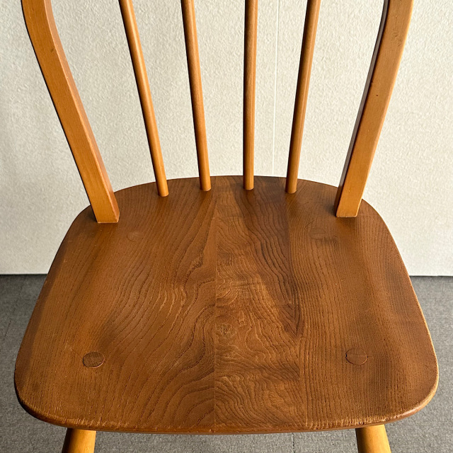 アーコールの椅子