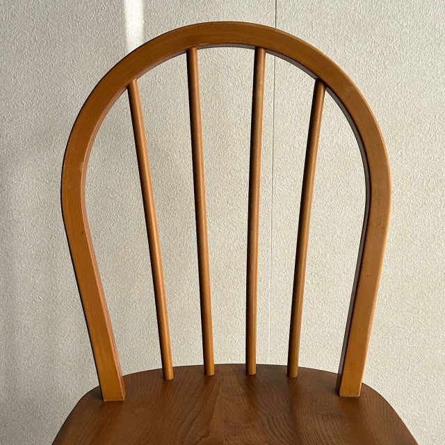 アーコールの椅子