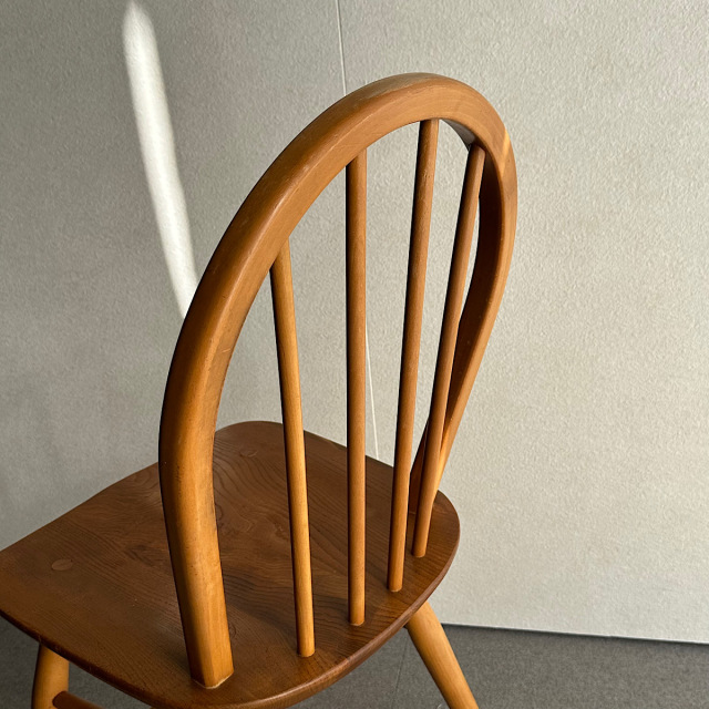 アーコールの椅子