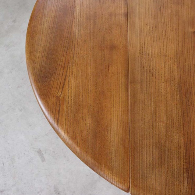 英国製アーコールのヴィンテージダイニングテーブル、両端の天板は折りたたみ可能、ナチュラルカラーの木目が美しい天板。24139