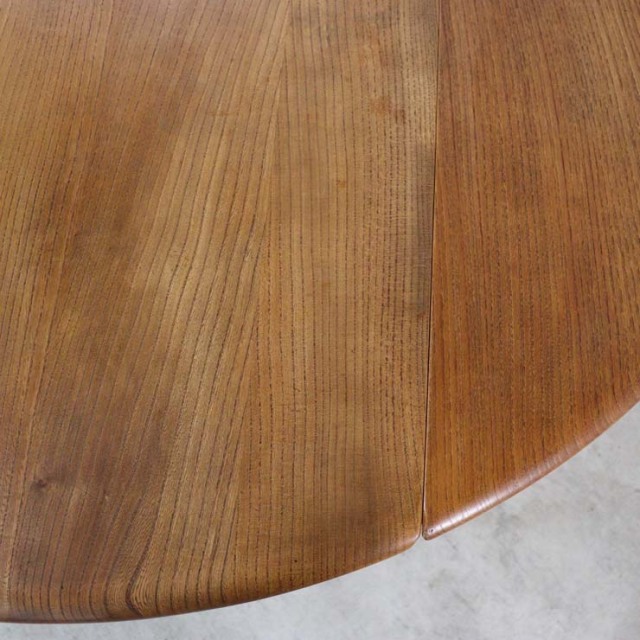 英国製アーコールのヴィンテージダイニングテーブル、両端の天板は折りたたみ可能、ナチュラルカラーの木目が美しい天板。24139