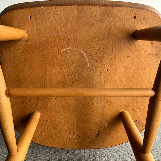 アーコールの椅子