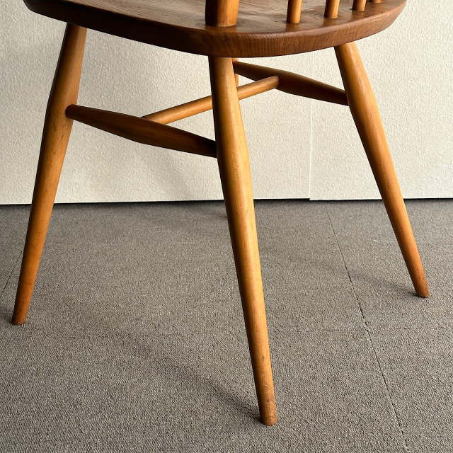 アーコールの椅子