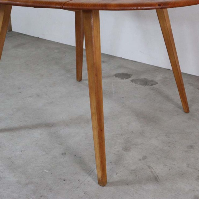 英国製アーコールのヴィンテージダイニングテーブル、両端の天板は折りたたみ可能、ナチュラルカラーの木目が美しい天板。23142