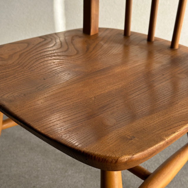 アーコールの椅子