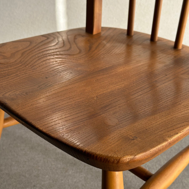 アーコールの椅子