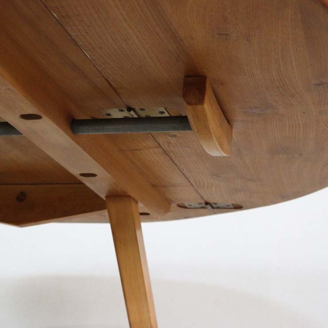 英国製アーコールのヴィンテージダイニングテーブル、両端の天板は折りたたみ可能、ナチュラルカラーの木目が美しい天板。23142