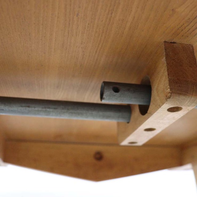 英国製アーコールのヴィンテージダイニングテーブル、両端の天板は折りたたみ可能、ナチュラルカラーの木目が美しい天板。23142