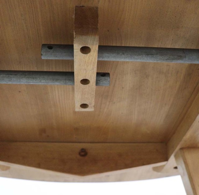 英国製アーコールのヴィンテージダイニングテーブル、両端の天板は折りたたみ可能、ナチュラルカラーの木目が美しい天板。23142