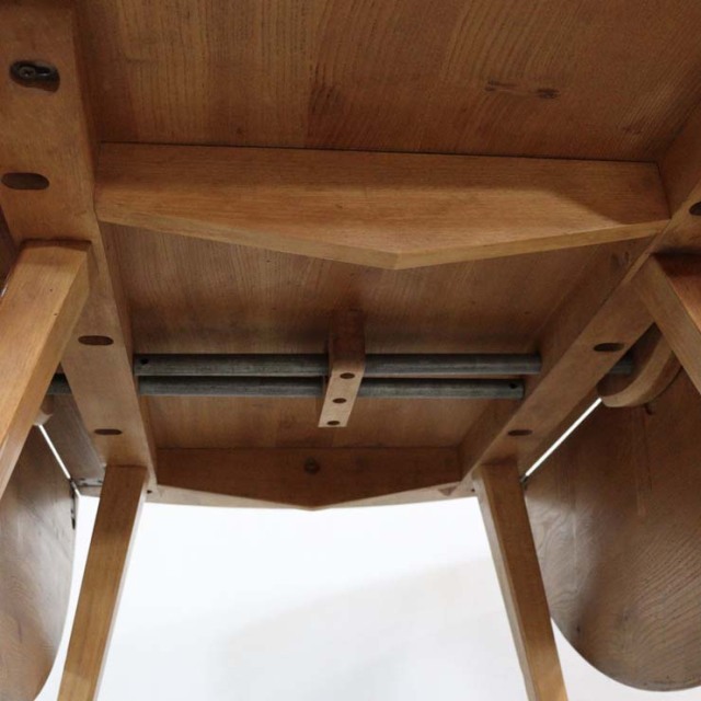 英国製アーコールのヴィンテージダイニングテーブル、両端の天板は折りたたみ可能、ナチュラルカラーの木目が美しい天板。23142