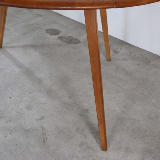 英国製アーコールのヴィンテージダイニングテーブル、両端の天板は折りたたみ可能、ナチュラルカラーの木目が美しい天板。23142