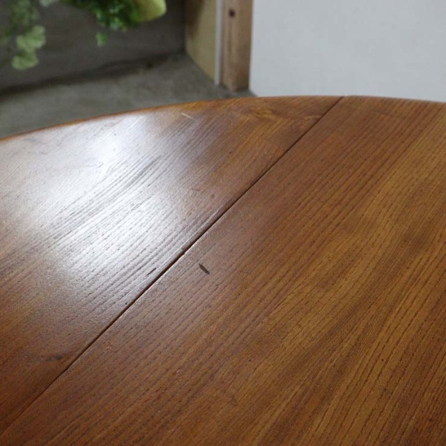 英国製アーコールのヴィンテージダイニングテーブル、両端の天板は折りたたみ可能、ナチュラルカラーの木目が美しい天板。23142