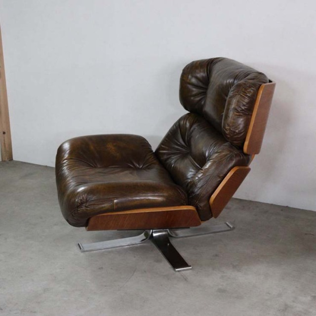 vintage チェア レザー ミッドセンチュリー 本革 座ると景色が変わるミッドセンチュリーのレザーソファ 商品番号