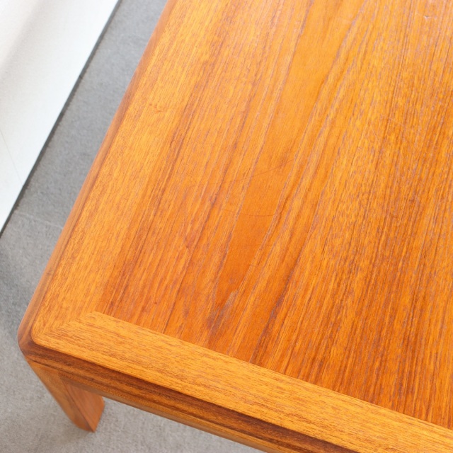 ジープランのコーヒーテーブル