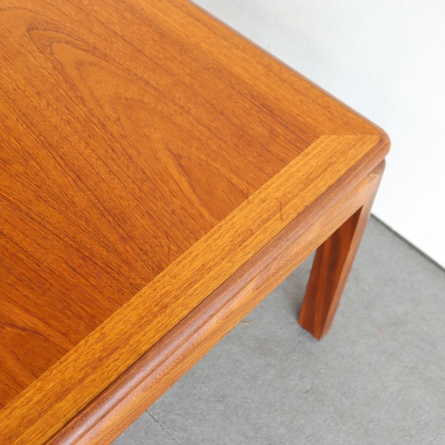 ジープランのコーヒーテーブル