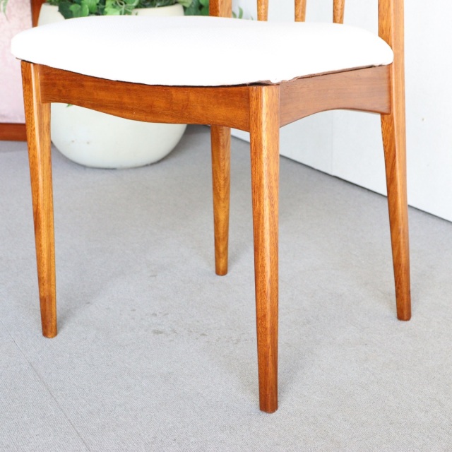 ヤンガーYOUNGERのダイニングチェア