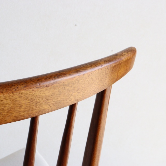 ヤンガーYOUNGERのダイニングチェア