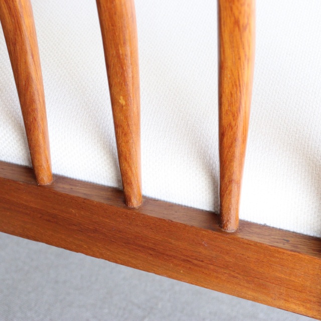 ヤンガーYOUNGERのダイニングチェア