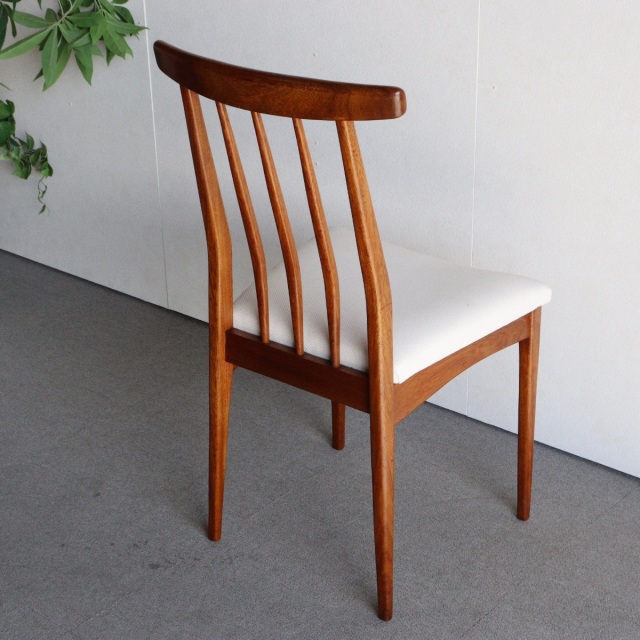 ヤンガーYOUNGERのダイニングチェア