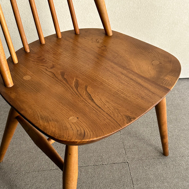 アーコールの椅子