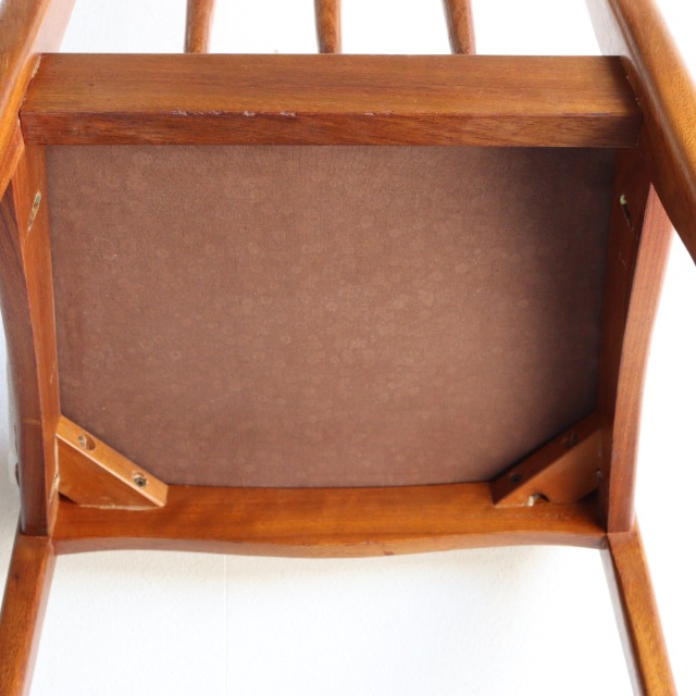 ヤンガーYOUNGERのダイニングチェア