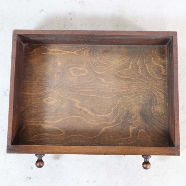 アンティークのベッドサイドキャビネット、上から見ると台形、上部には引出し1段、色は濃茶、23014