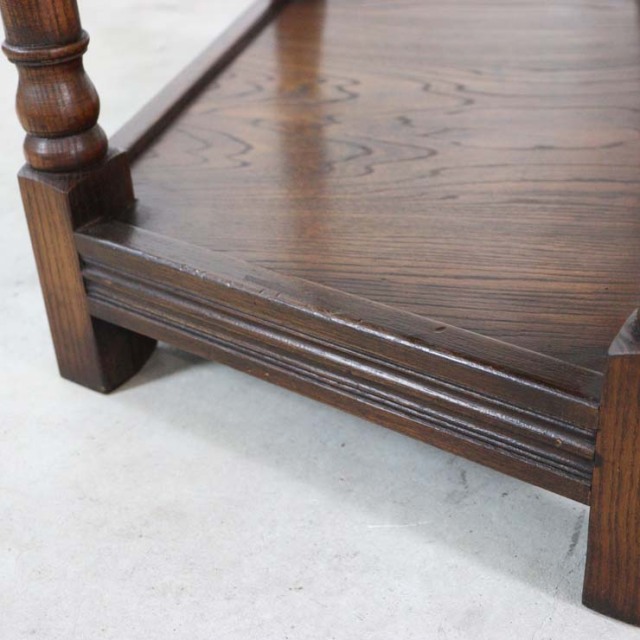 アンティークのベッドサイドキャビネット、上から見ると台形、上部には引出し1段、色は濃茶、23014