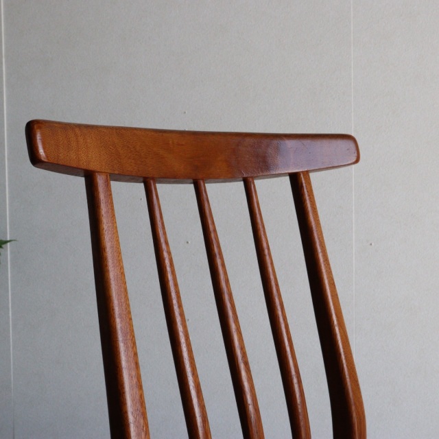 ヤンガーYOUNGERのダイニングチェア