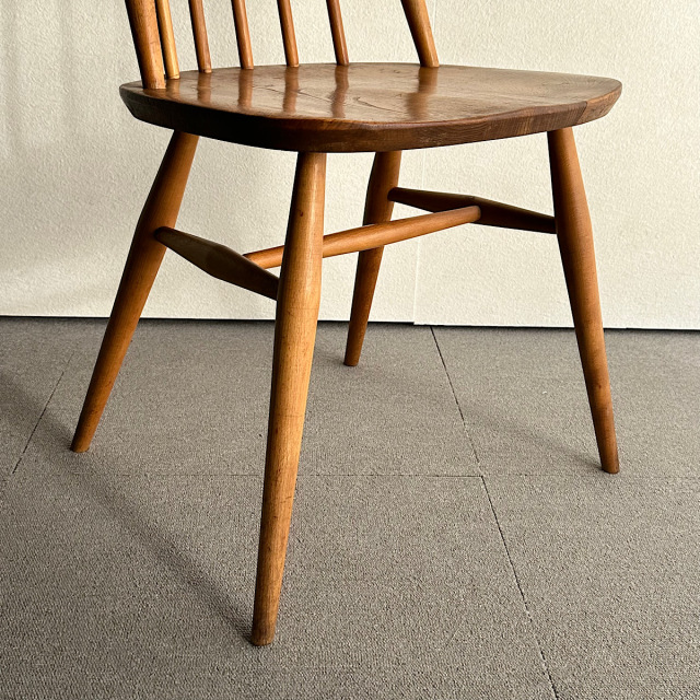 アーコールの椅子