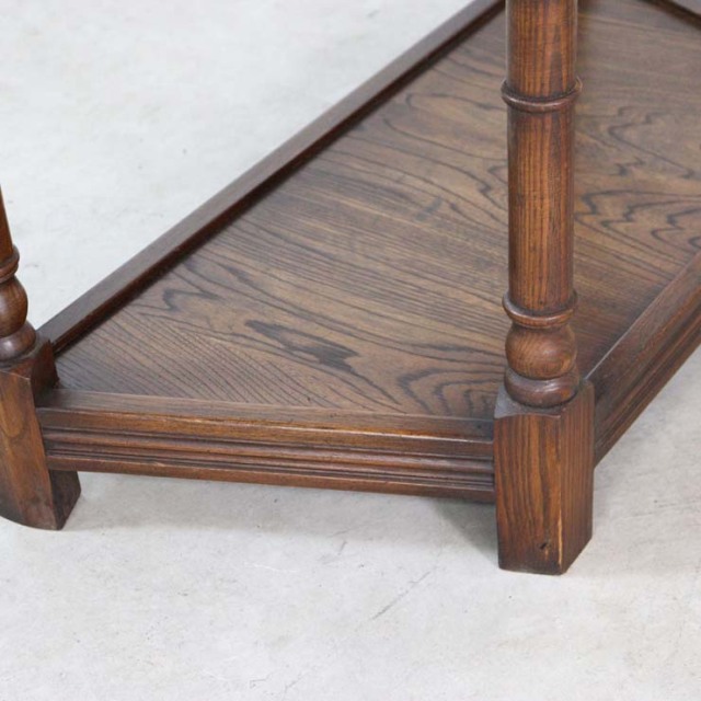 アンティークのベッドサイドキャビネット、上から見ると台形、上部には引出し1段、色は濃茶、23014