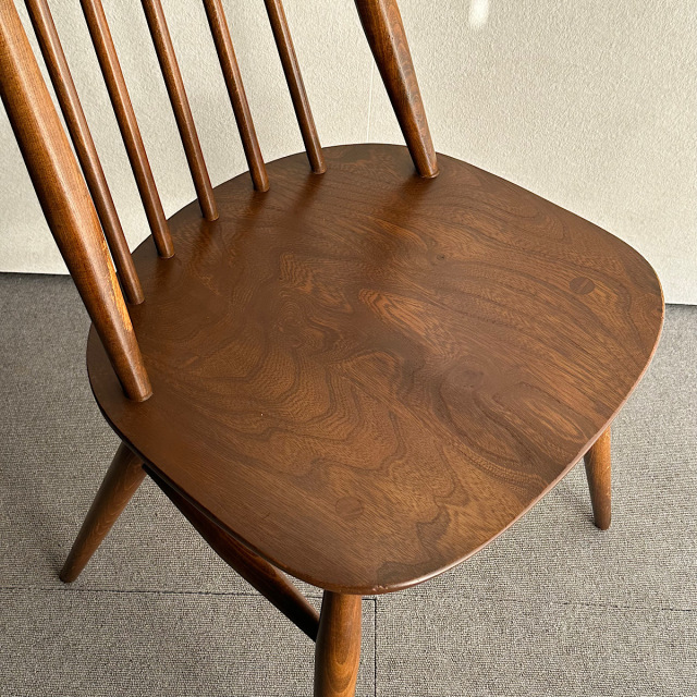 アーコールの椅子