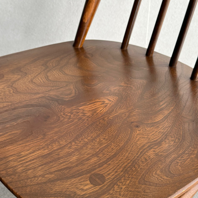 アーコールの椅子