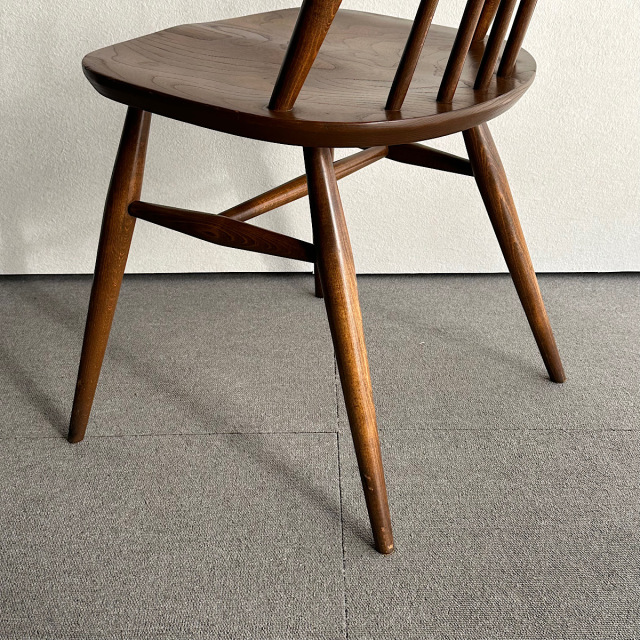 アーコールの椅子