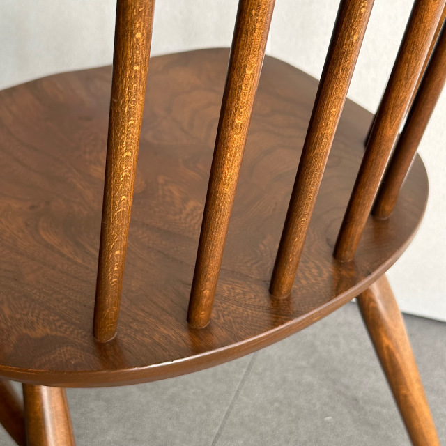 アーコールの椅子