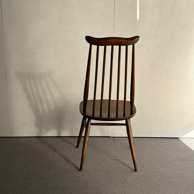 アーコールの椅子