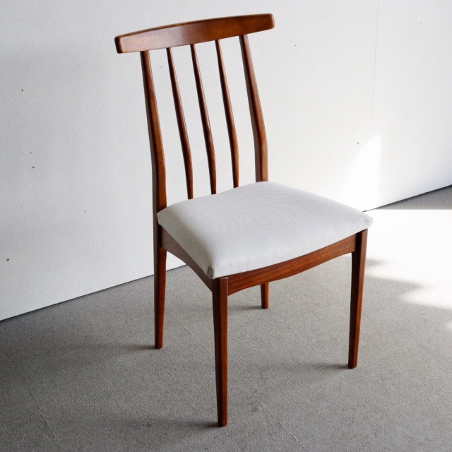 ヤンガーYOUNGERのダイニングチェア