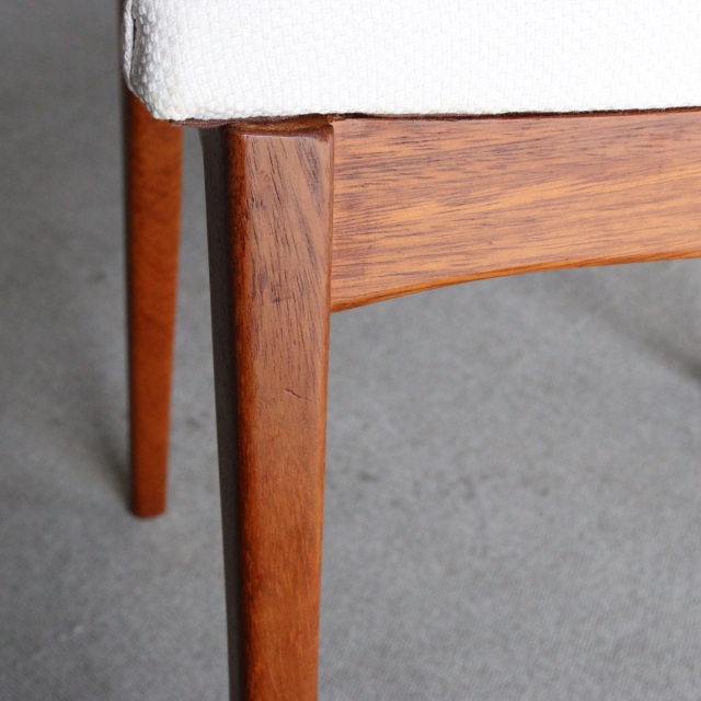 ヤンガーYOUNGERのダイニングチェア