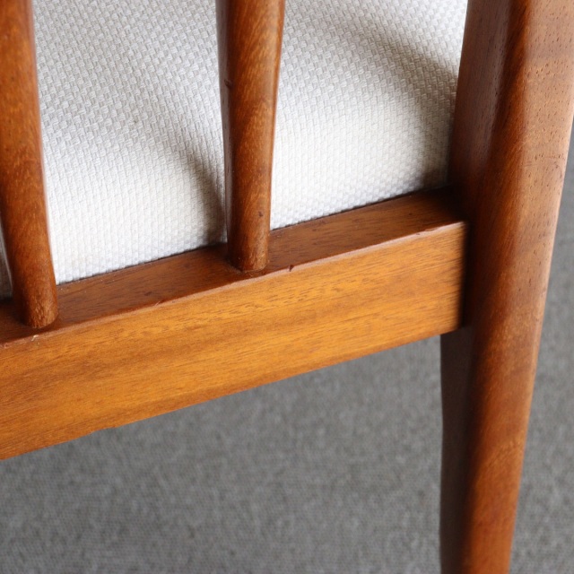 ヤンガーYOUNGERのダイニングチェア