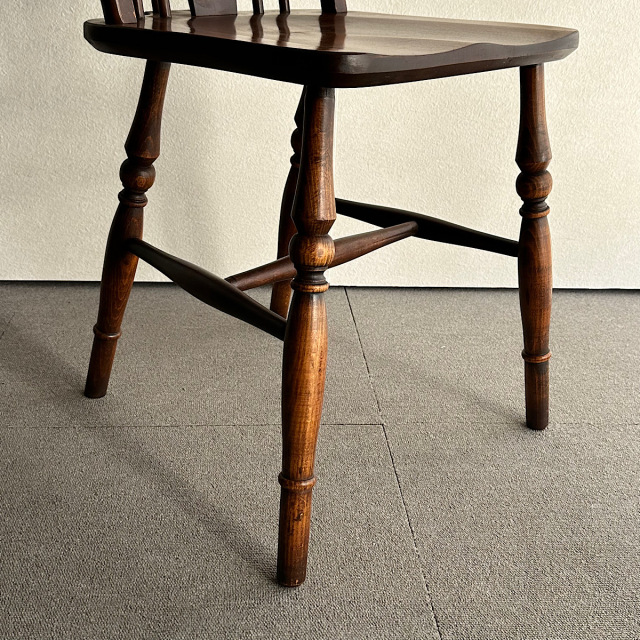 オールドチャームの椅子