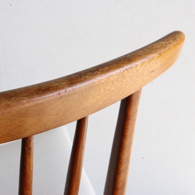 ヤンガーYOUNGERのダイニングチェア