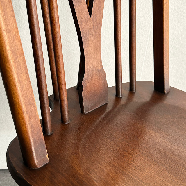 オールドチャームの椅子