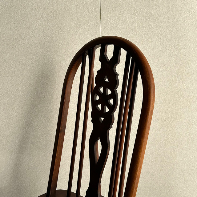 オールドチャームの椅子