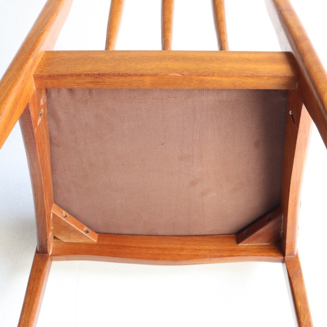 ヤンガーYOUNGERのダイニングチェア