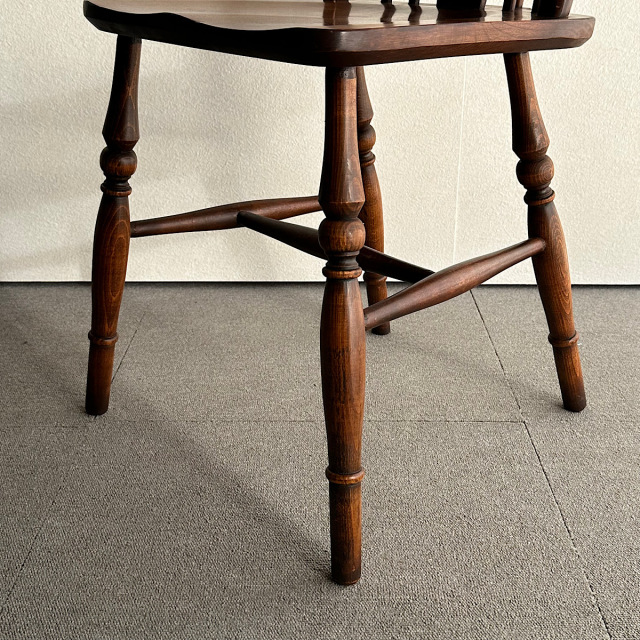 オールドチャームの椅子