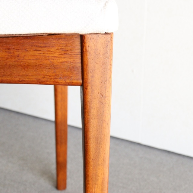 ヤンガーYOUNGERのダイニングチェア