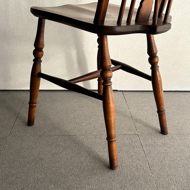 オールドチャームの椅子