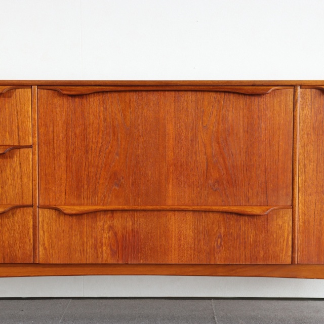 サトクリフオブトッドモーデンSUTCLIFFE OF TODMORDENのサイドボード