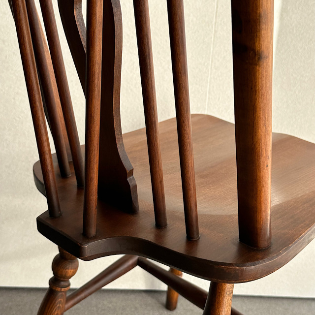 オールドチャームの椅子