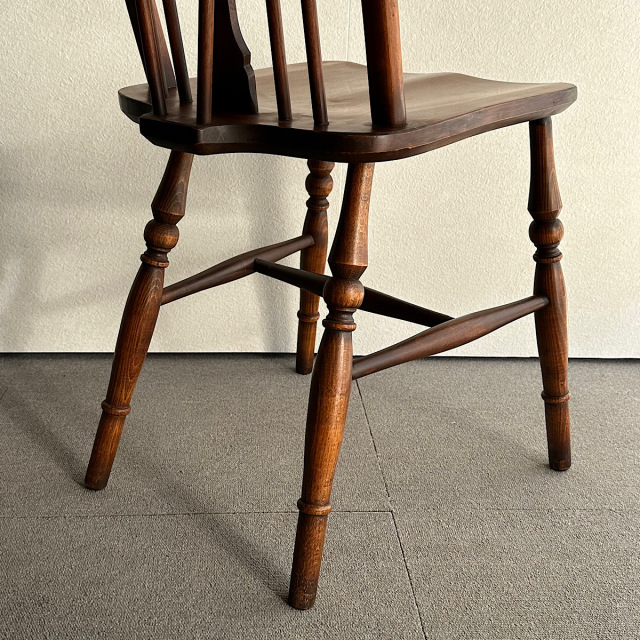 オールドチャームの椅子